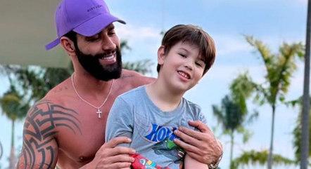 Gusttavo Lima publica foto com o filho, e web reage: 'Nada a ver com ele'