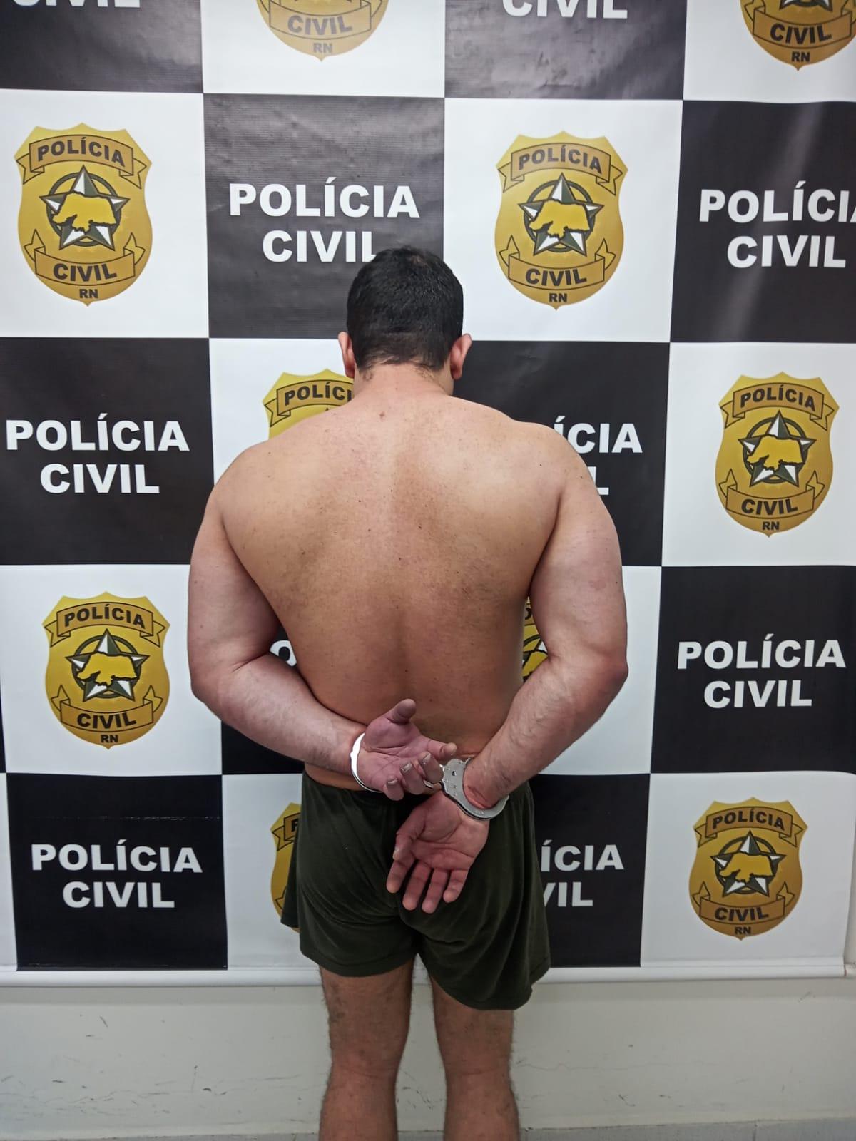 Homem é preso por estelionato após aplicar golpes em estabelecimentos comerciais em Natal