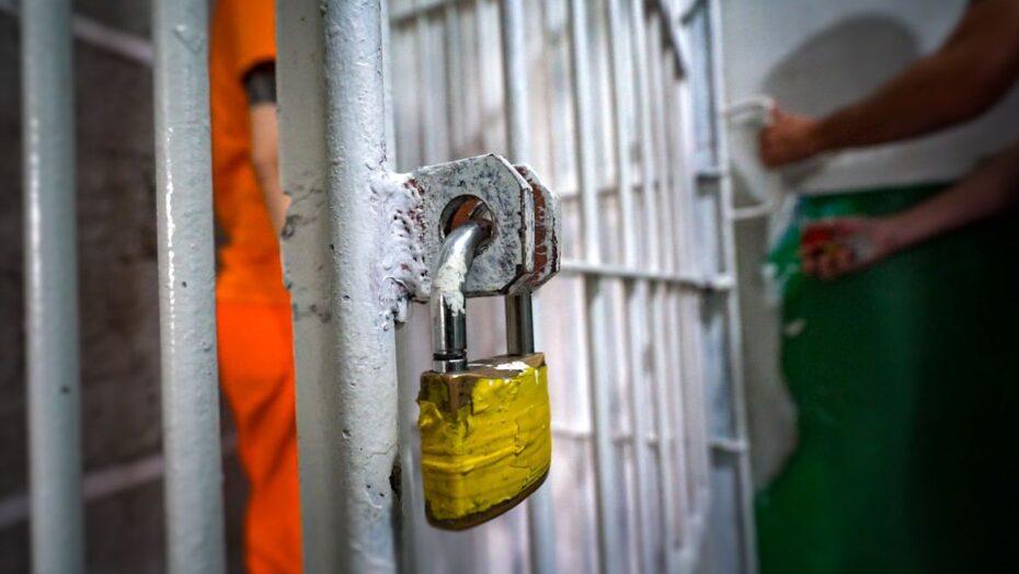 Homem sai de prisão 6 meses após ter alvará de soltura expedido no RN