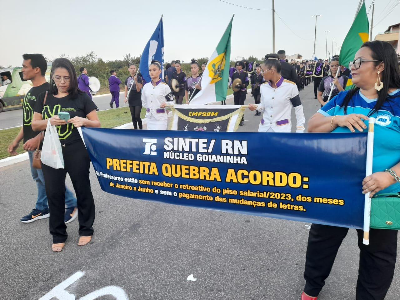 Insatisfeitos, Professores do município de Goianinha protestam contra o descumprimento de seus direitos 