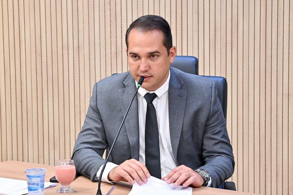 Kleber Rodrigues vota a favor do Refis na CCJ da Assembleia Legislativa