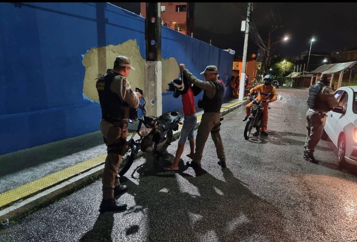 LEI SECA/CPRE PRENDE MAIS DOIS CONDUTORES POR DIRIGIR EM ESTADO DE EMBRIAGUEZ E APREENDE ENTORPECENTES DURANTE FISCALIZAÇÃO NA ZONA LESTE DE NATAL