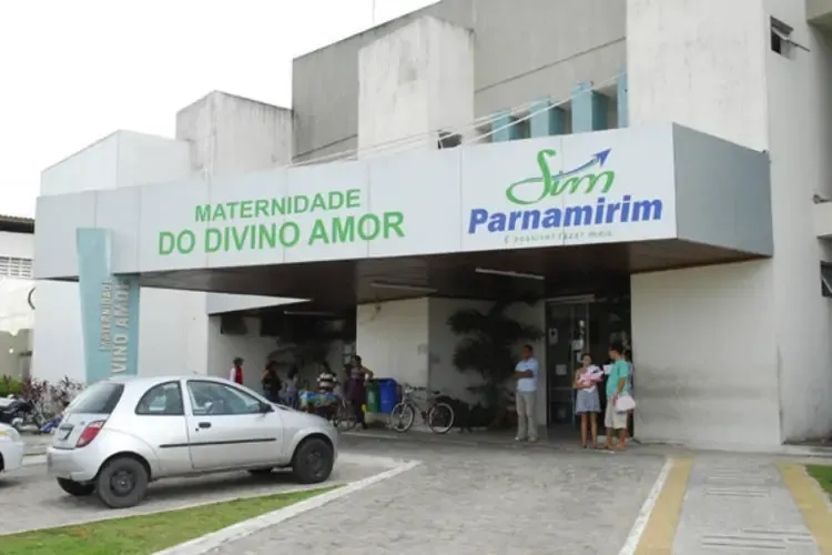 Mulher descobre gazes dentro do corpo quase um mês após parto em maternidade em Parnamirim