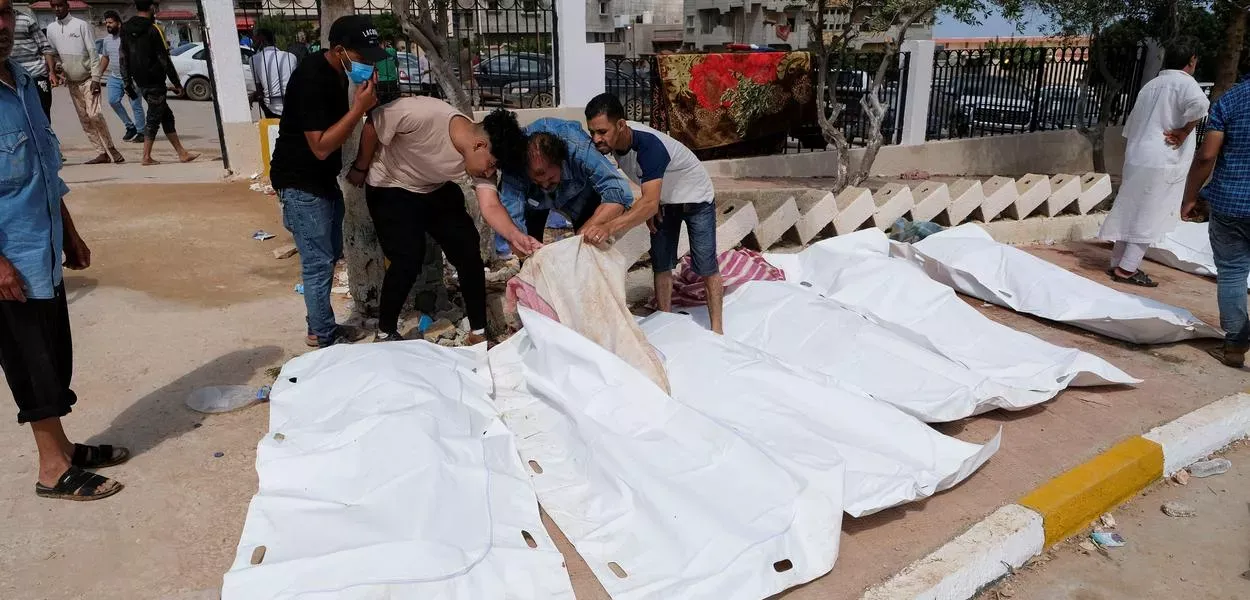 Número de mortos por tempestade na Líbia deve aumentar à medida que corpos chegam à costa, diz governo local