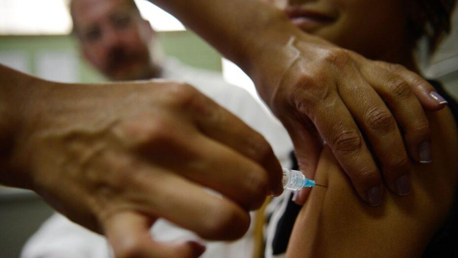 Prevenível por vacina, HPV é a infecção mais associada ao câncer