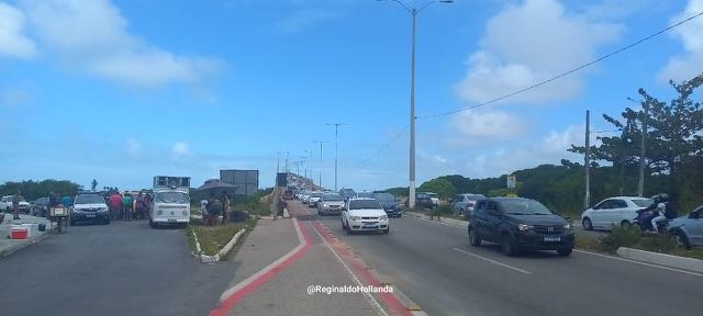 Protesto causa congestionamento na Ponte Newton Navarro
