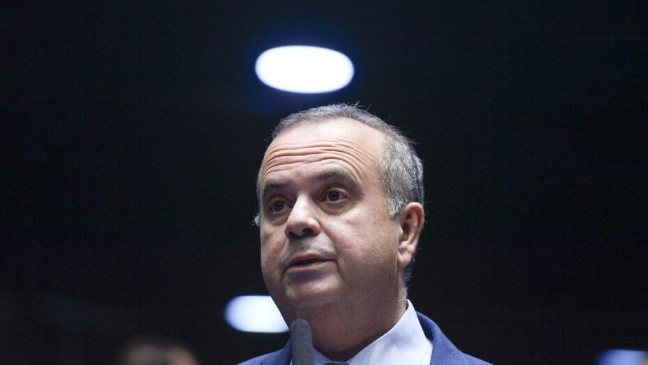 Rogério Marinho coleta assinaturas no Senado para plebiscito sobre aborto