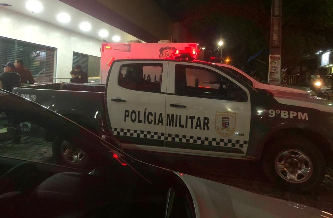 Tentativa de assalto deixa bandido morto e policial penal ferido em supermercado em Felipe Camarão