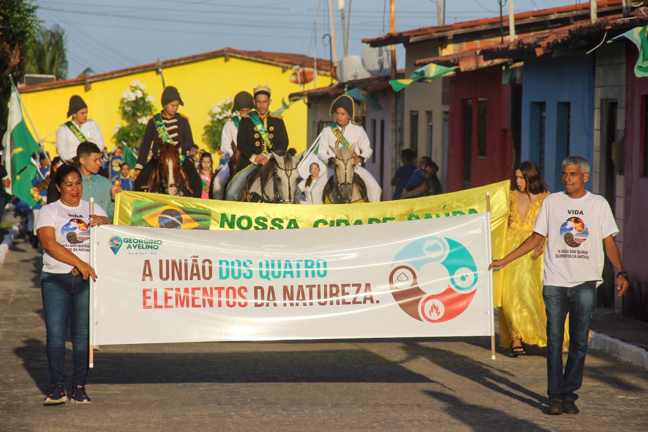 VEJA IMAGENS DO DESFILE CÍVICO 2023 EM GEORGINO AVELINO