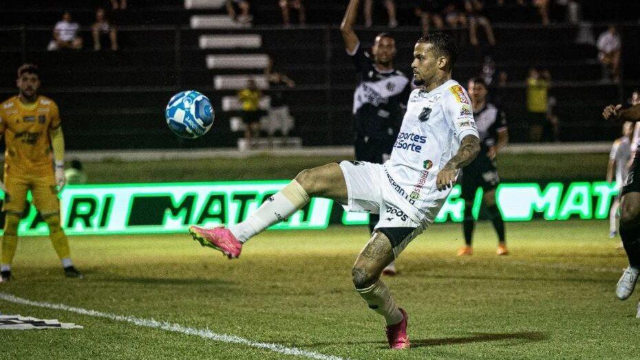 Atacante do ABC segue internado após queda em jogo da Série B
