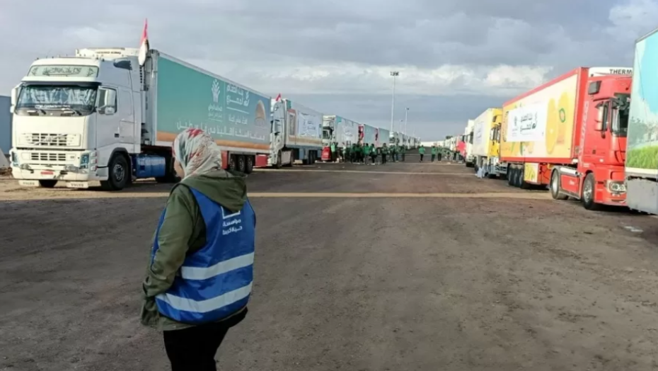 Egito abre fronteira brevemente e ajuda chega à Gaza pela 1ª vez