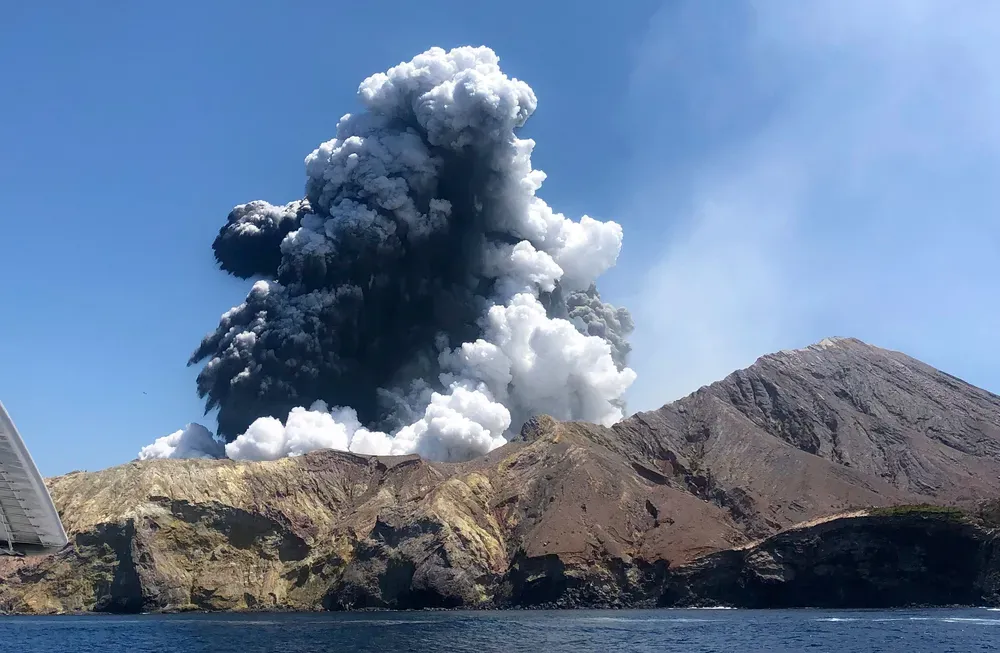 Empresa é condenada após 22 morrerem em erupção de vulcão na Nova Zelândia