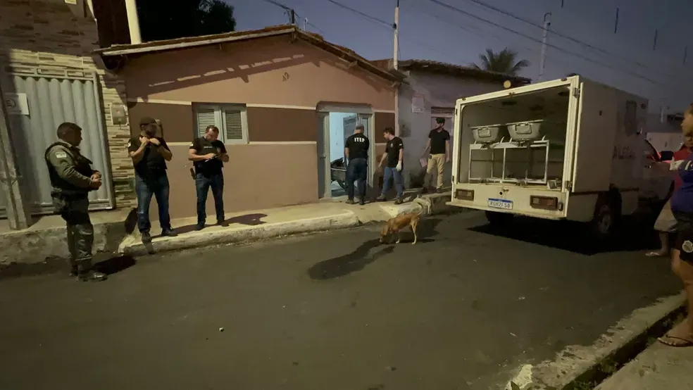 Homem é morto com tiros na cabeça enquanto dormia na sala de casa em Mossoró