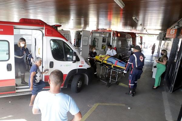 Médicos cobram pagamento atrasado em reunião com a Secretaria de Saúde