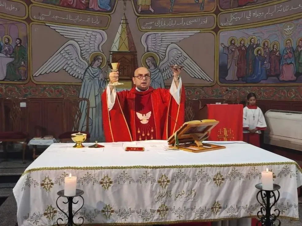 'Para onde ir?', pergunta padre de única igreja católica em Gaza sobre ordem de evacuação em 24h
