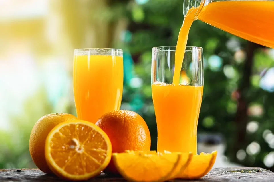 Saiba por que nutricionista condena suco de laranja no café da manhã