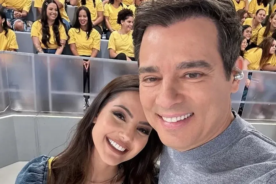 Celso Portiolli homenageia Luana Andrade, sua ex-assistente de palco