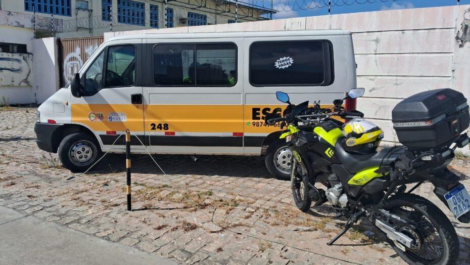 Criança de 7 anos esquecida em van escolar é salva em Natal