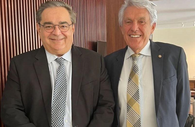 Prefeito Álvaro oficializa mudanças no secretariado e afaga PP de João Maia