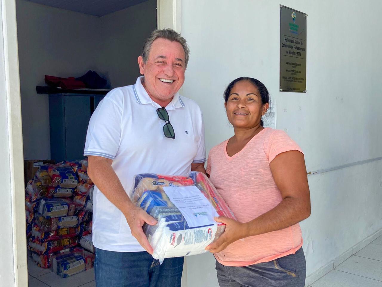 Prefeitura de Senador Georgino Avelino distribui Cestas Básicas a Famílias em Vulnerabilidade Social