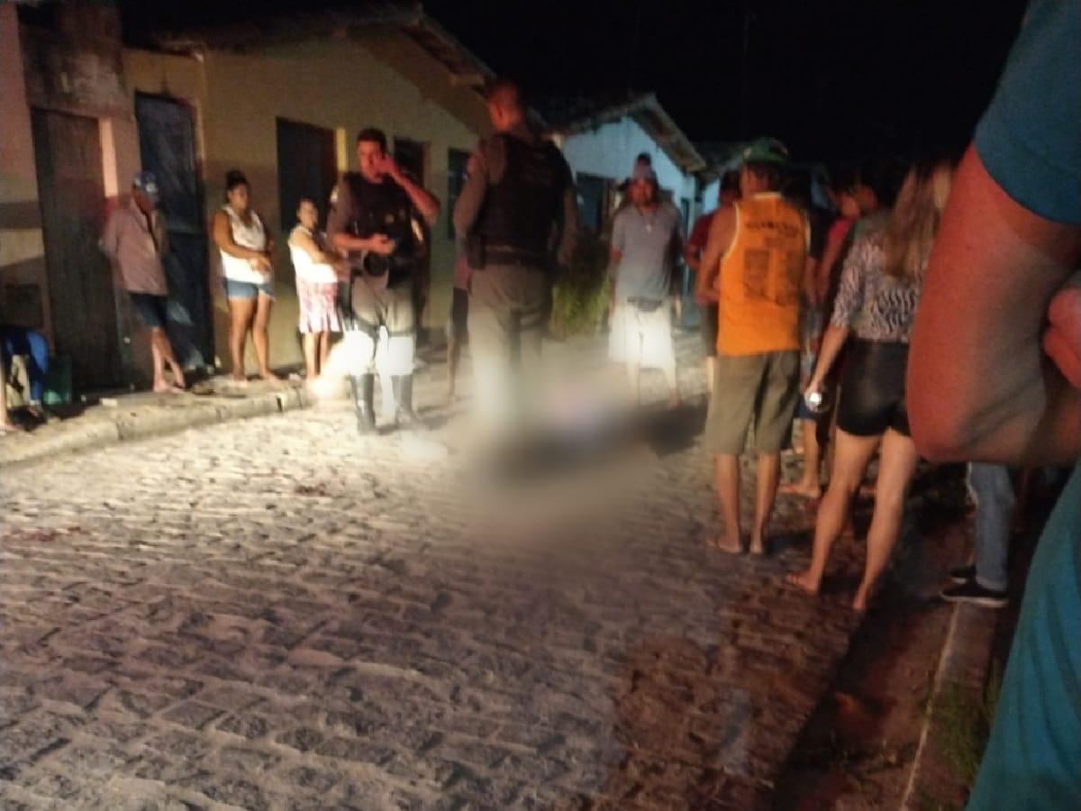 Radialista é morto a facadas na rua de casa no interior do RN; suspeito estava com a vítima