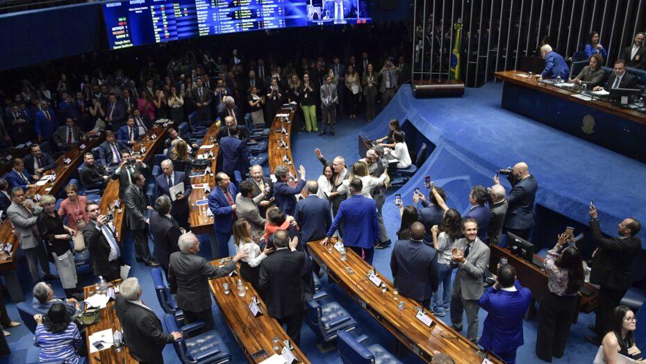 Senado aprova calendário para acelerar PEC que limita decisões do STF