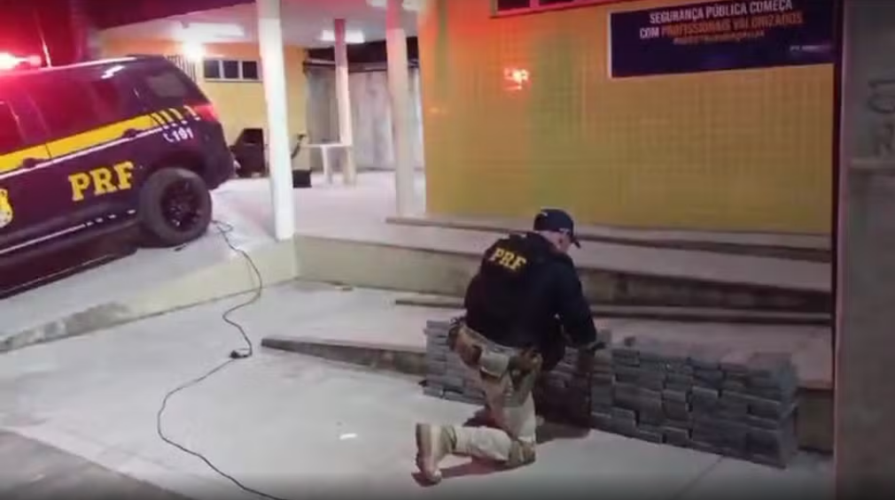 Casal é preso com cerca de 150 kg de cocaína escondidos em caminhão na Grande Natal