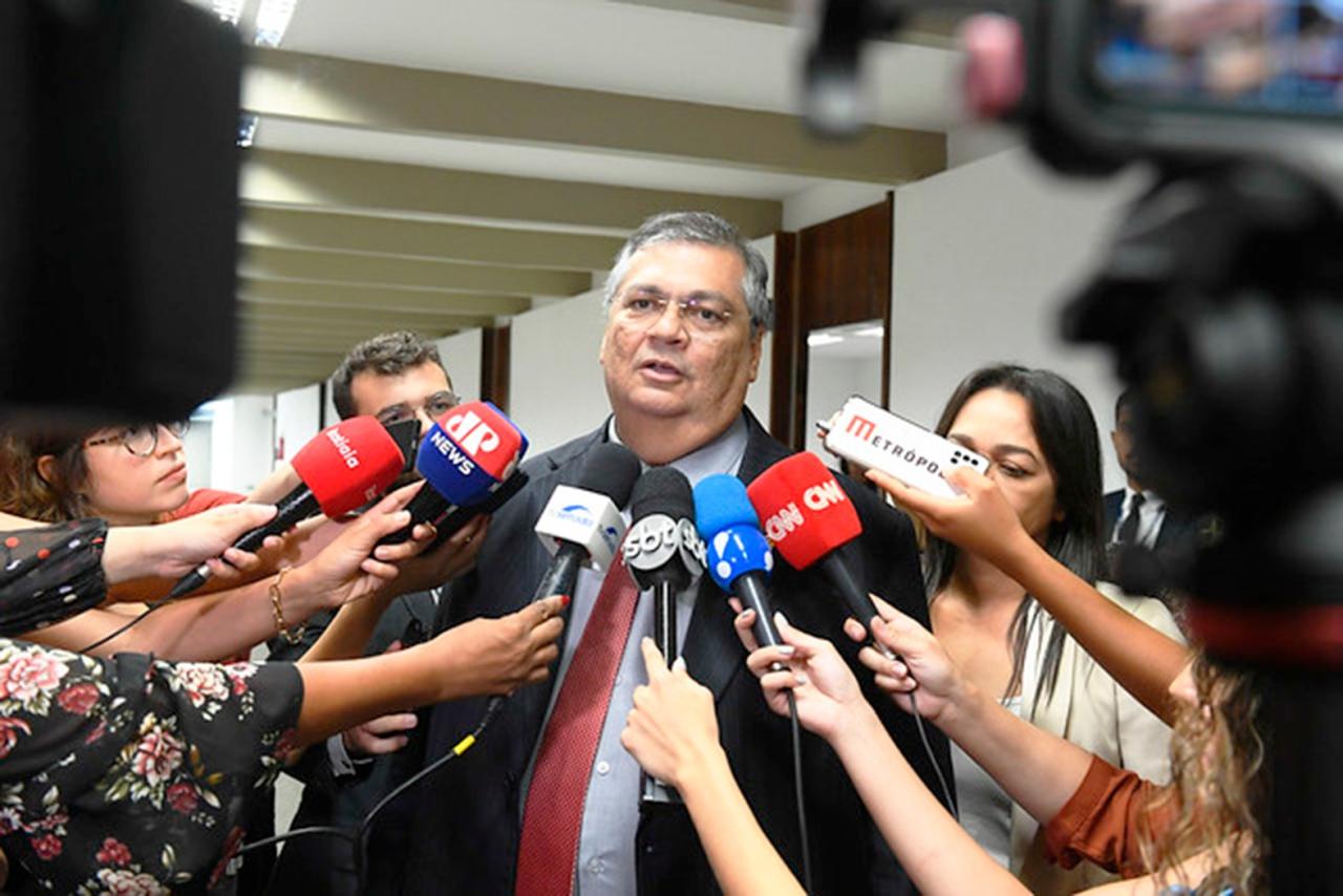 Dino muda o “personagem” antes de sabatina no Senado