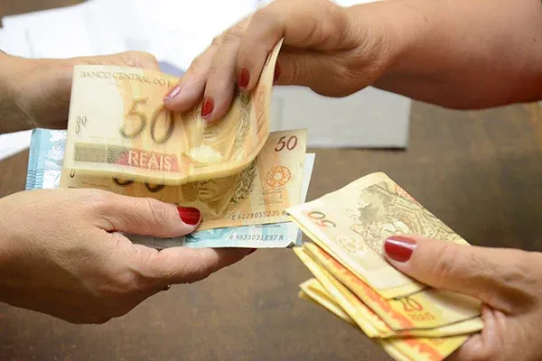 Lula assina decreto que reajusta salário mínimo para R$ 1.412