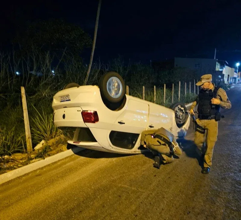 Motorista embriagado capota veículo durante tentativa de fuga em blitz e é preso em Natal