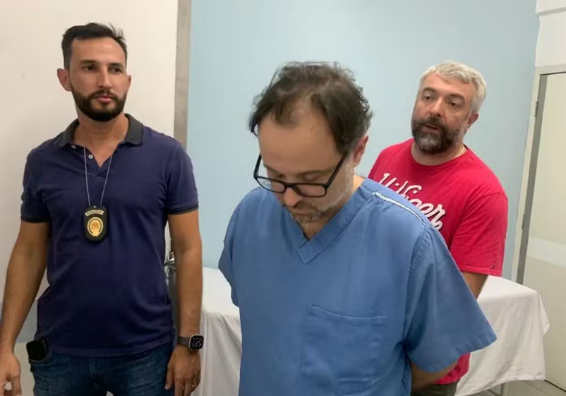 'Não conseguimos entender por que ele fazia isso com as pessoas': quem é o médico preso por suspeita de 42 mortes de pacientes