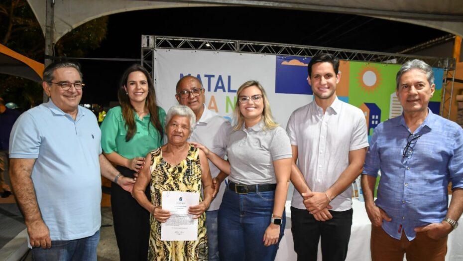 Prefeitura entrega 63 títulos de regularização fundiária a moradores de Igapó