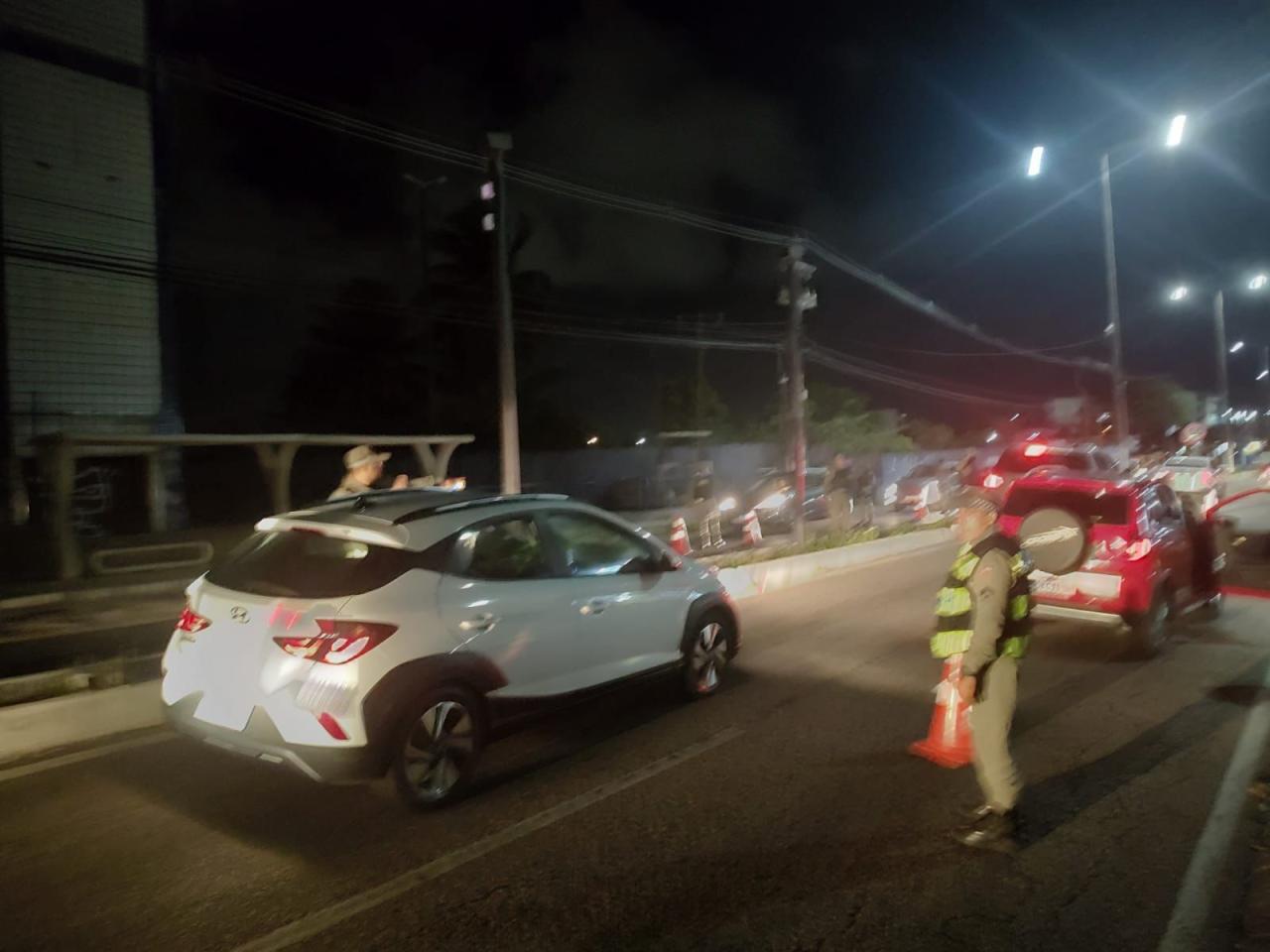ZONA NORTE: LEI SECA/CPRE AUTUA MAIS TREZE CONDUTORES POR DIRIGIR SOB EFEITO DE ÁLCOOL