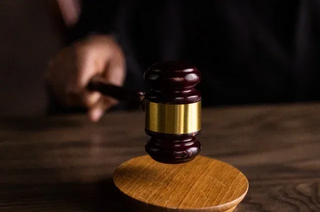 Justiça do RN condena instituição a indenizar estudante por não informar sobre reconhecimento pelo MEC; entenda