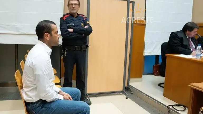 Daniel Alves é condenado a 4 anos e 6 meses de prisão