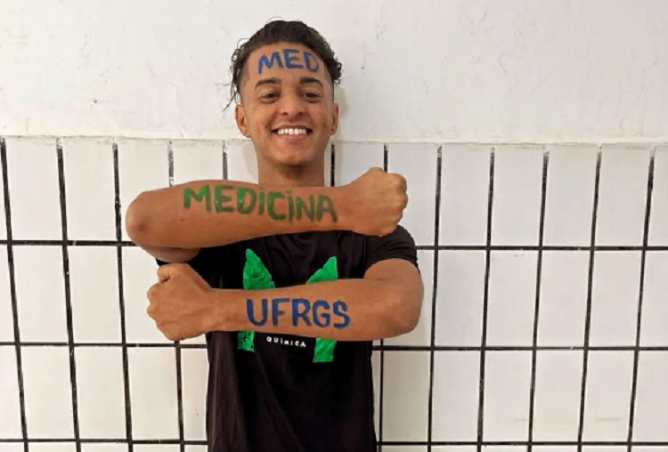 Jovem do RN aprovado em medicina no RS relembra luta: “Seis anos tentando”