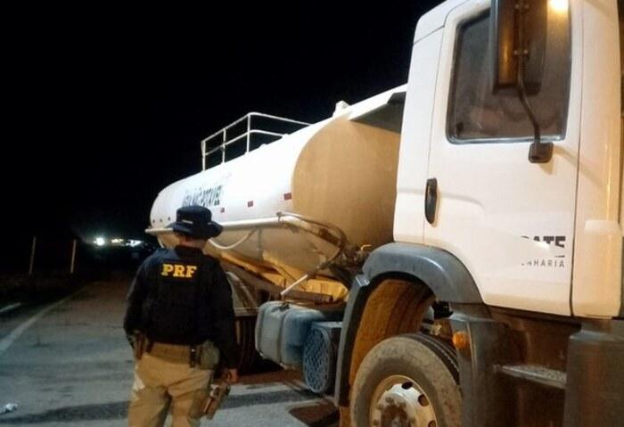 PRF apreende caminhão adulterado e recupera veículo no interior do RN