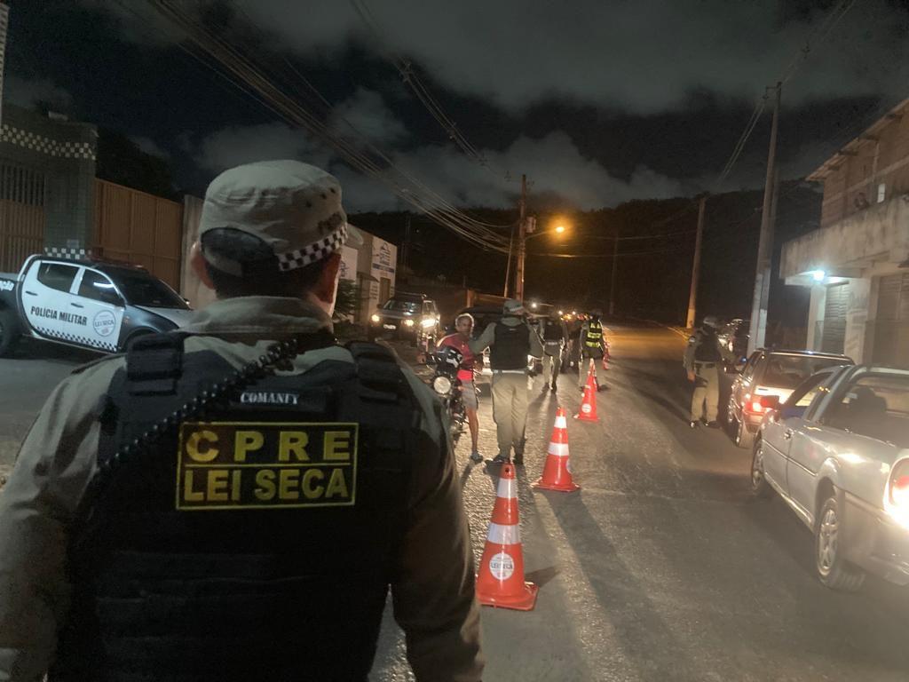EMBRIAGADO, HOMEM SE RECUSA A REALIZAR O TESTE DE ALCOOLEMIA E RECEBE VOZ DE PRISÃO DURANTE BLITZ DA LEI SECA NA OESTE DE NATAL