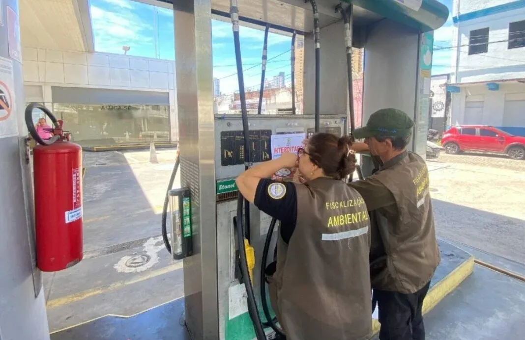 Fiscalização ambiental interdita posto de gasolina na Zona Leste de Natal
