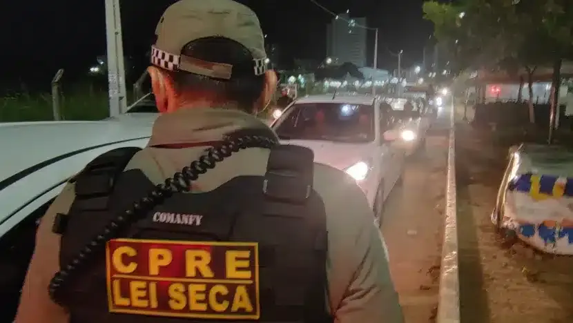 Lei Seca autua 21 condutores alcoolizados e prende mais dois durante fiscalização em Natal