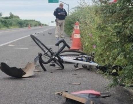 Motorista atropela ciclistas e deixa um morto na BR-110 em Mossoró