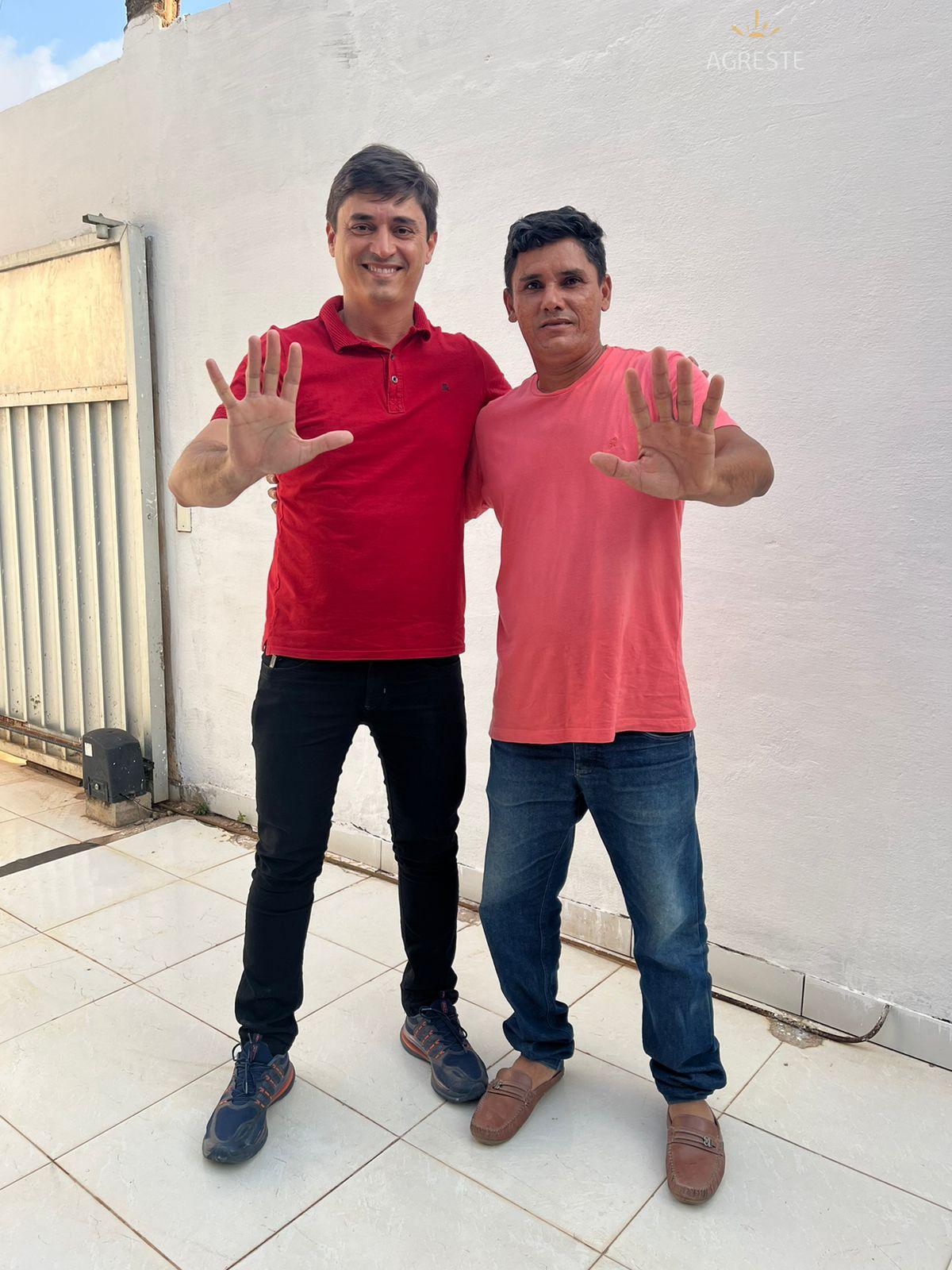 NELSON RUBENS DESISTE DE CANDIDATURA PRÓPRIA E REFORÇA CAMPANHA DE JOTA VERAS À CÂMARA MUNICIPAL DE SÃO JOSÉ DE MIPIBU
