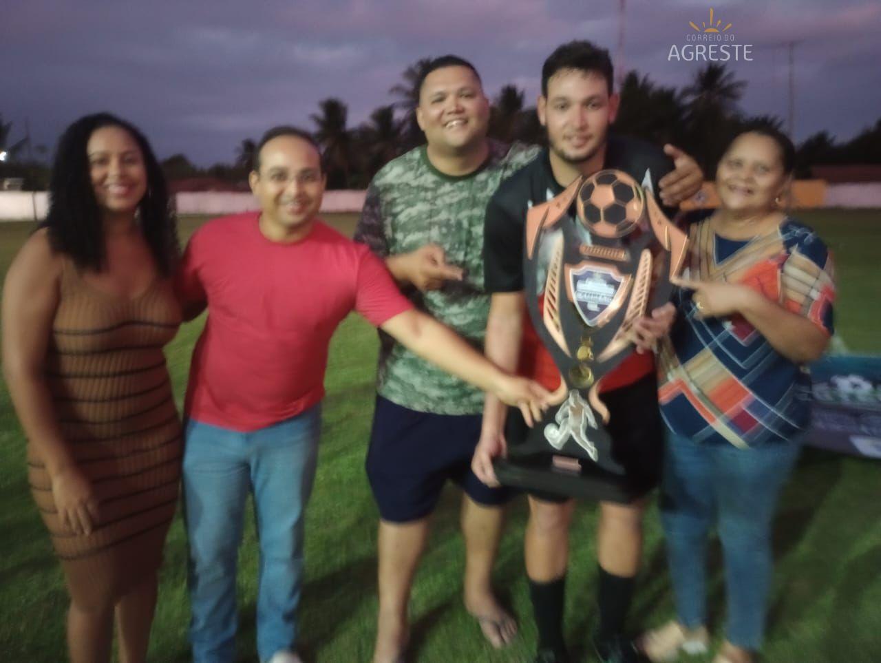 Oposição aparece na final da Copa Luiz Goleiro e gera críticas entre eleitores