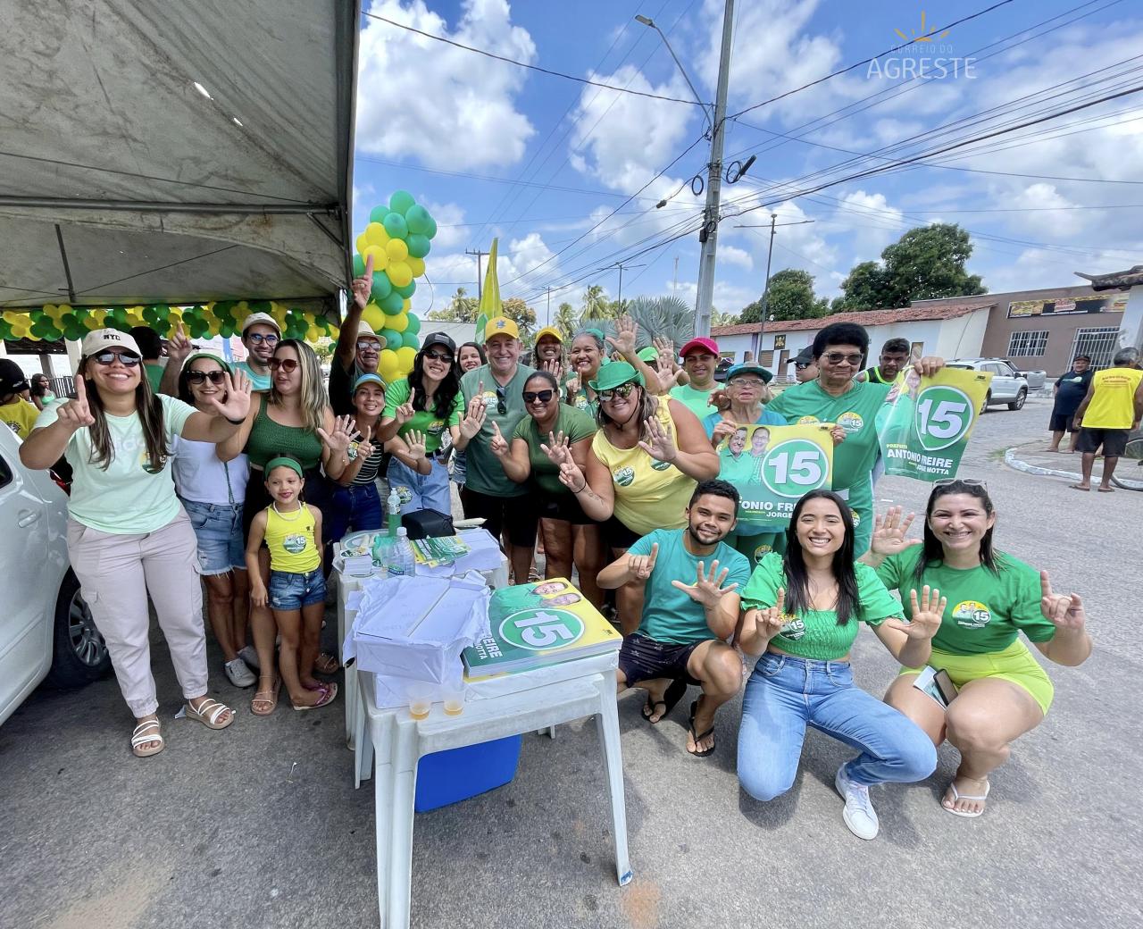 SENADOR GEORGINO AVELINO - GRANDE ADESIVAÇO MARCA O INÍCIO DA CAMPANHA ELEITORAL DE ANTONIO FREIRE E JORGE MOTA