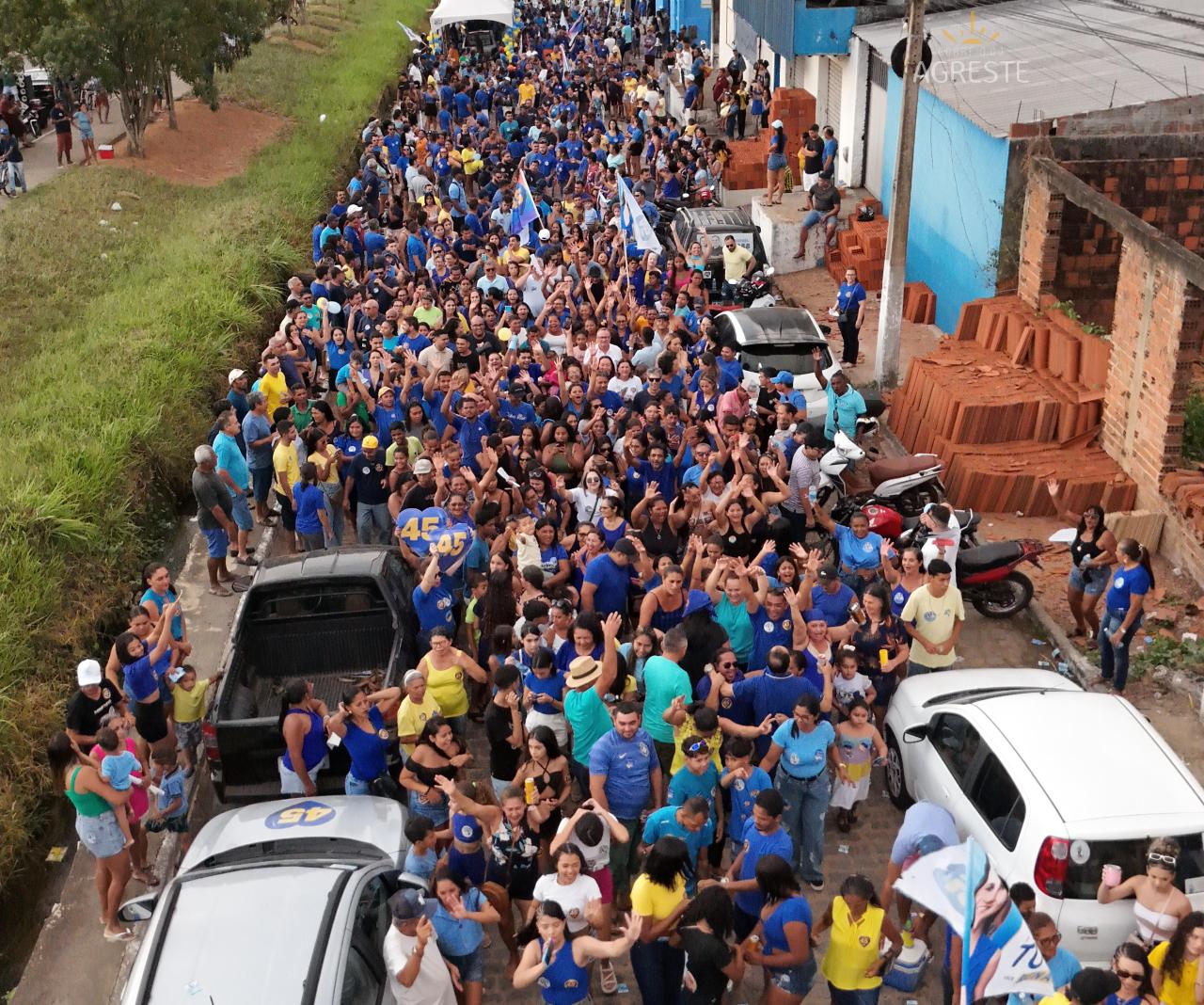 ARRASTÃO DE CARROS, MOTOS E GENTE, MARCA INAUGURAÇÃO DA CASA 45 EM GOIANINHA COM TUCA DE DISON E RENATO GALVÃO
