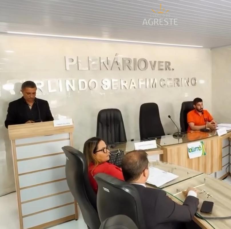 [PEGOU MAL] Candidato oposicionista foge do debate e Prefeito de Passa e Fica comparece apresentando propostas e ideias para o futuro