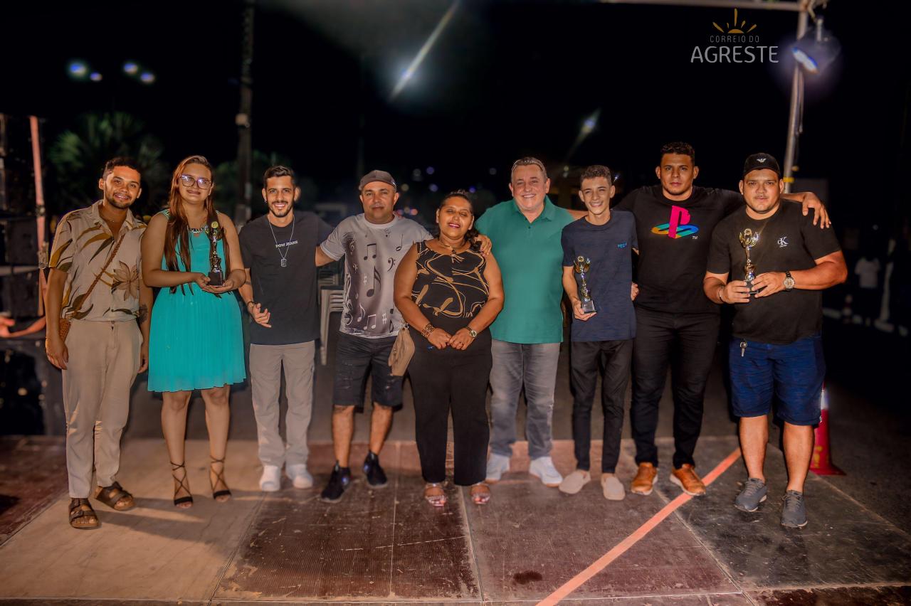 Senador Georgino Avelino Celebra Talentos Locais em noite Inesquecível