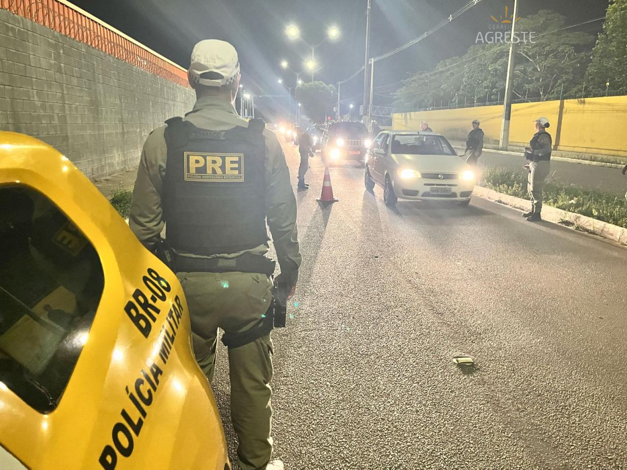 BATALHÃO RODOVIÁRIO PRENDE MOTORISTA DE APLICATIVO PILOTANDO EMBRIAGADO DURANTE BLITZ EM PARNAMIRIM