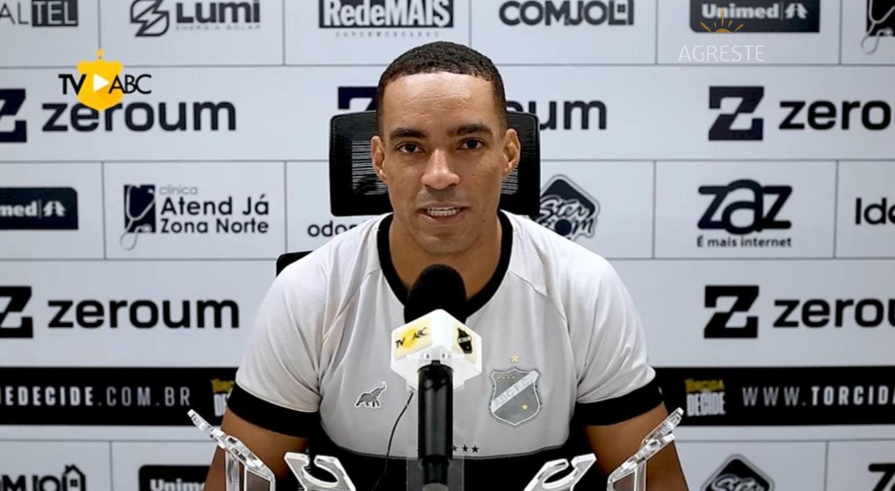 BRONCA GRANDE: Jogador Jenison, recém contratado do ABC é acusado de agredir e humilhar menor de idade em condomínio de luxo