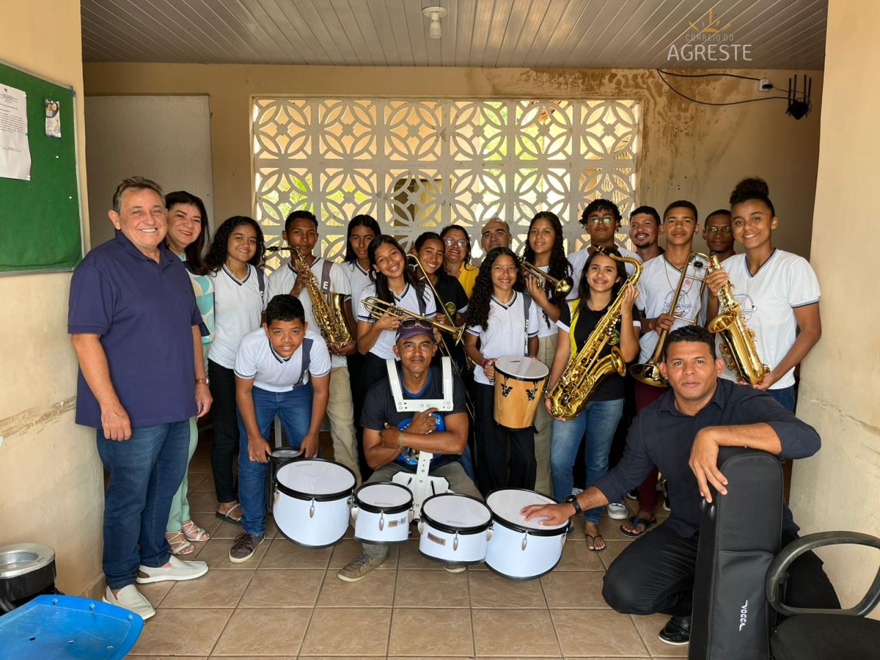Prefeitura de Georgino Avelino entrega novos instrumentos à Banda Marcial